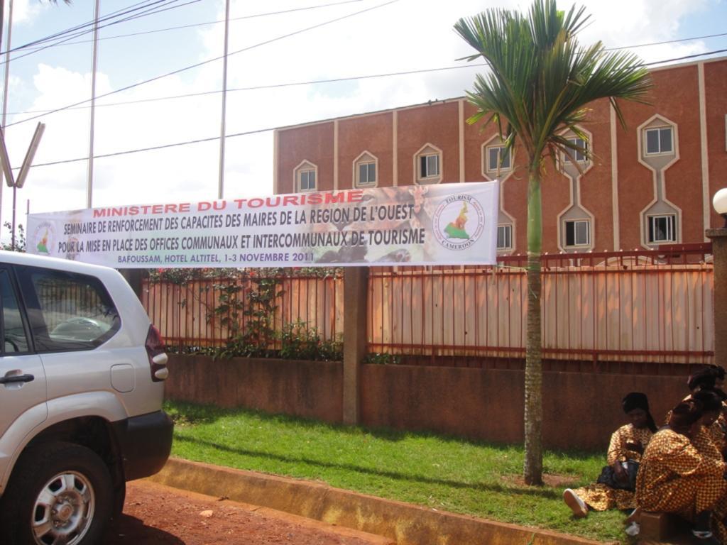 Hôtel Altitel Bafoussam Exterior foto