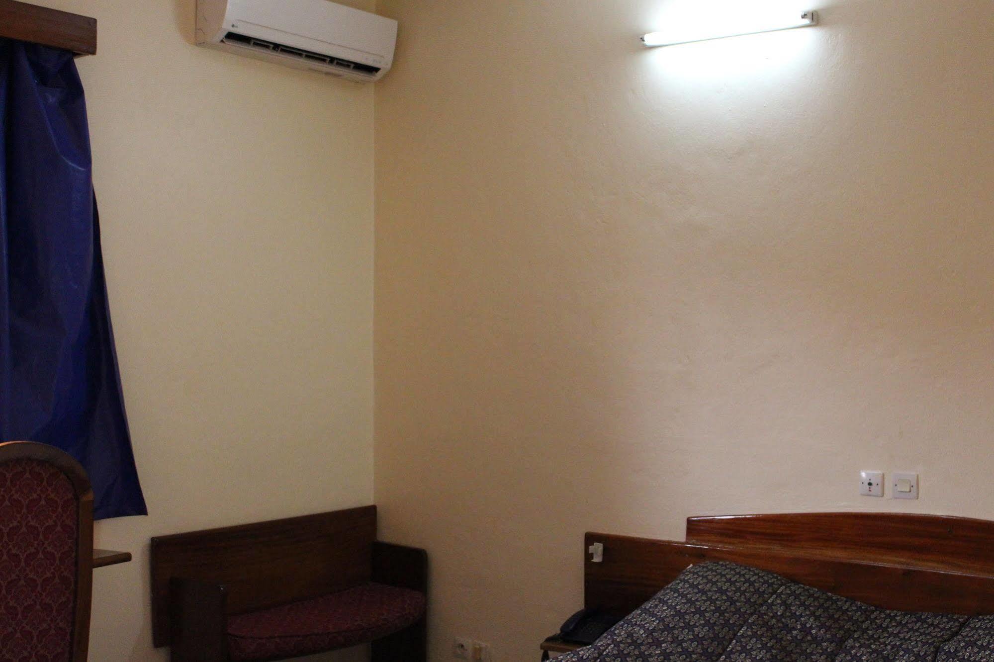 Hôtel Altitel Bafoussam Exterior foto